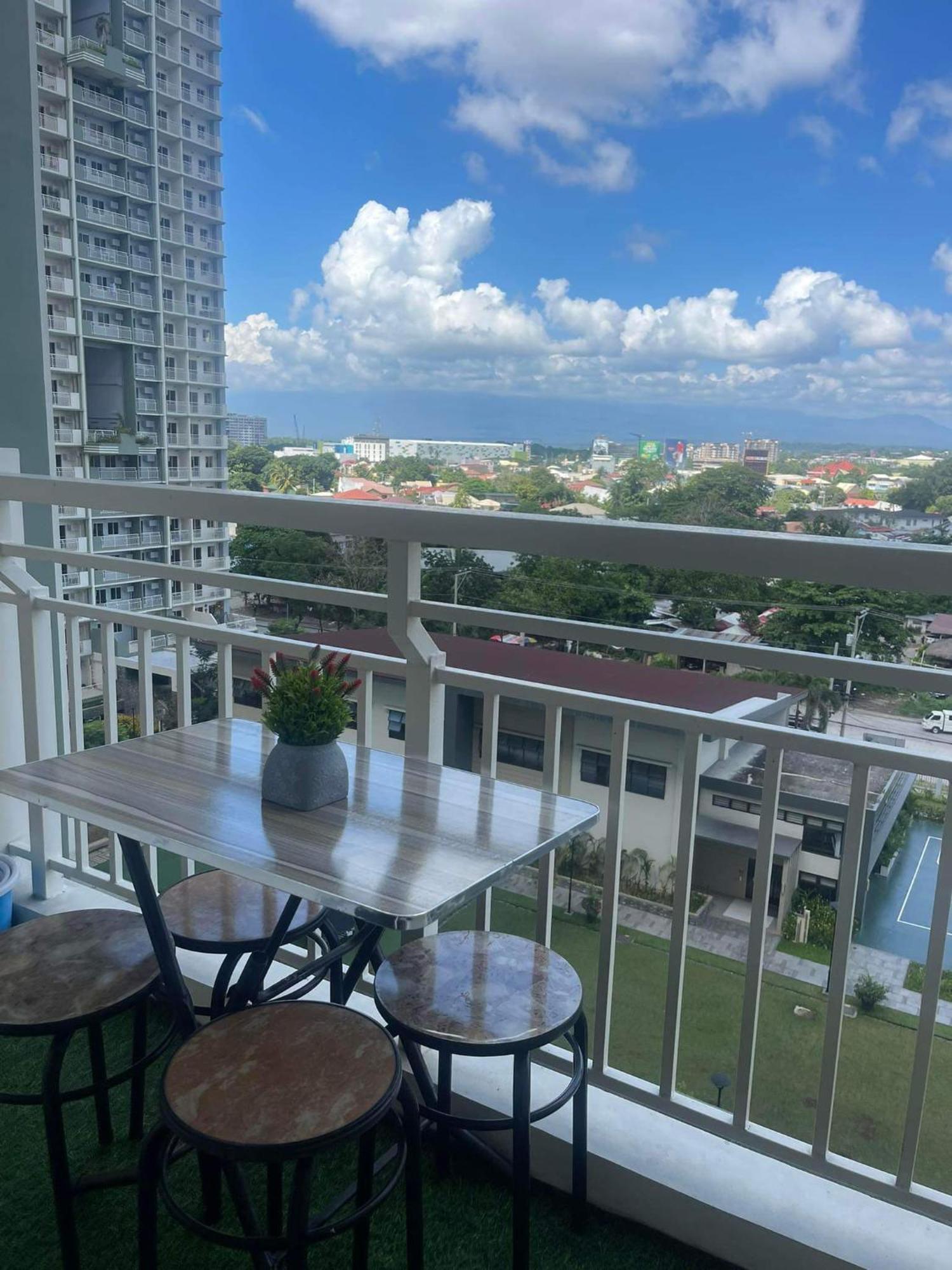 Verdon Parc Davao City With Balcony By Darpm Luaran gambar