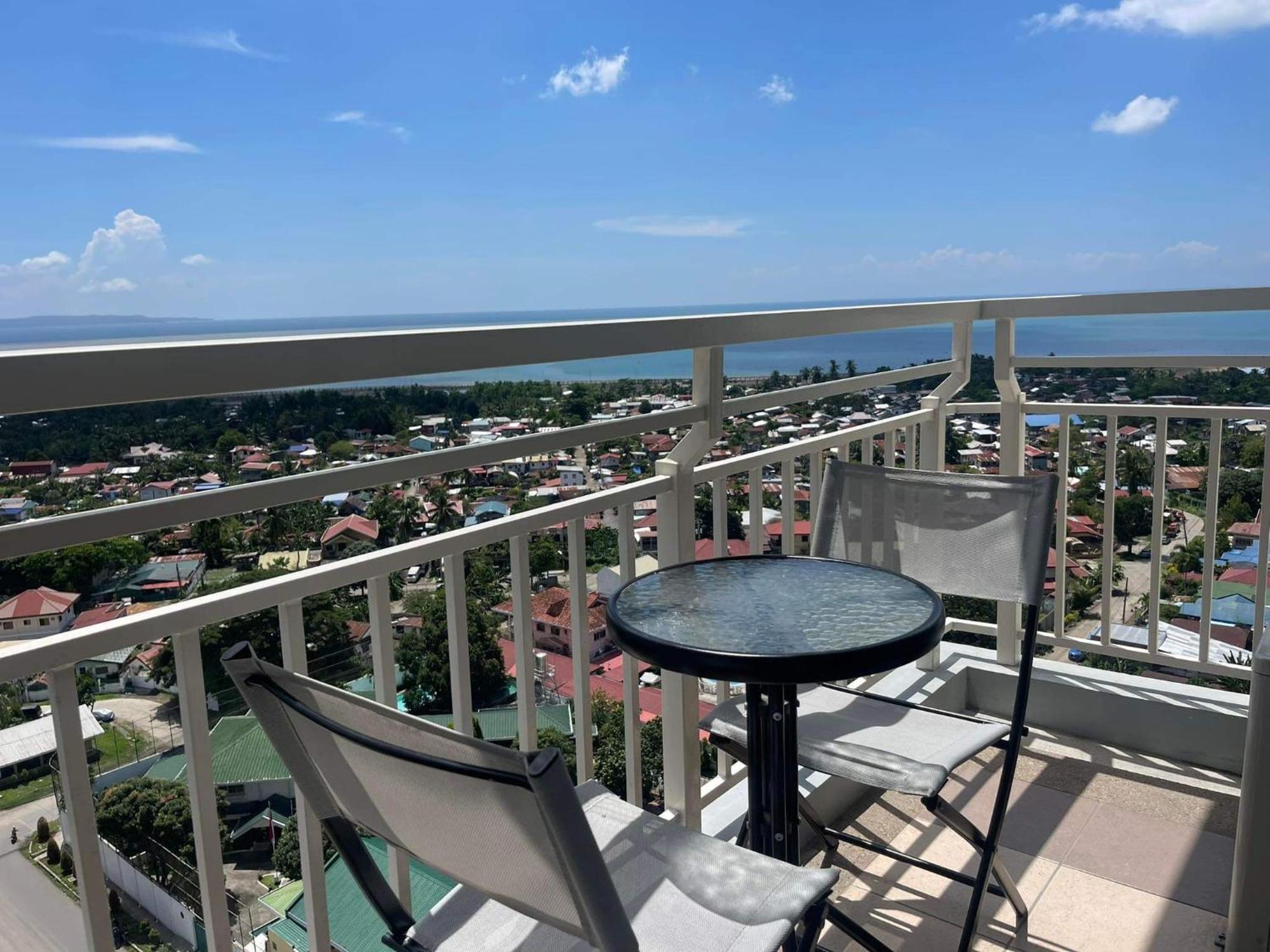 Verdon Parc Davao City With Balcony By Darpm Luaran gambar