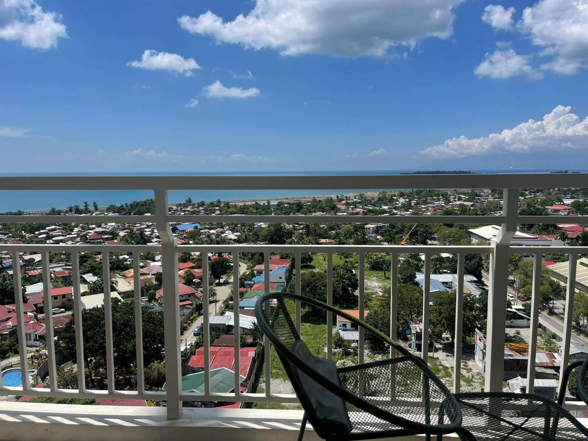 Verdon Parc Davao City With Balcony By Darpm Luaran gambar