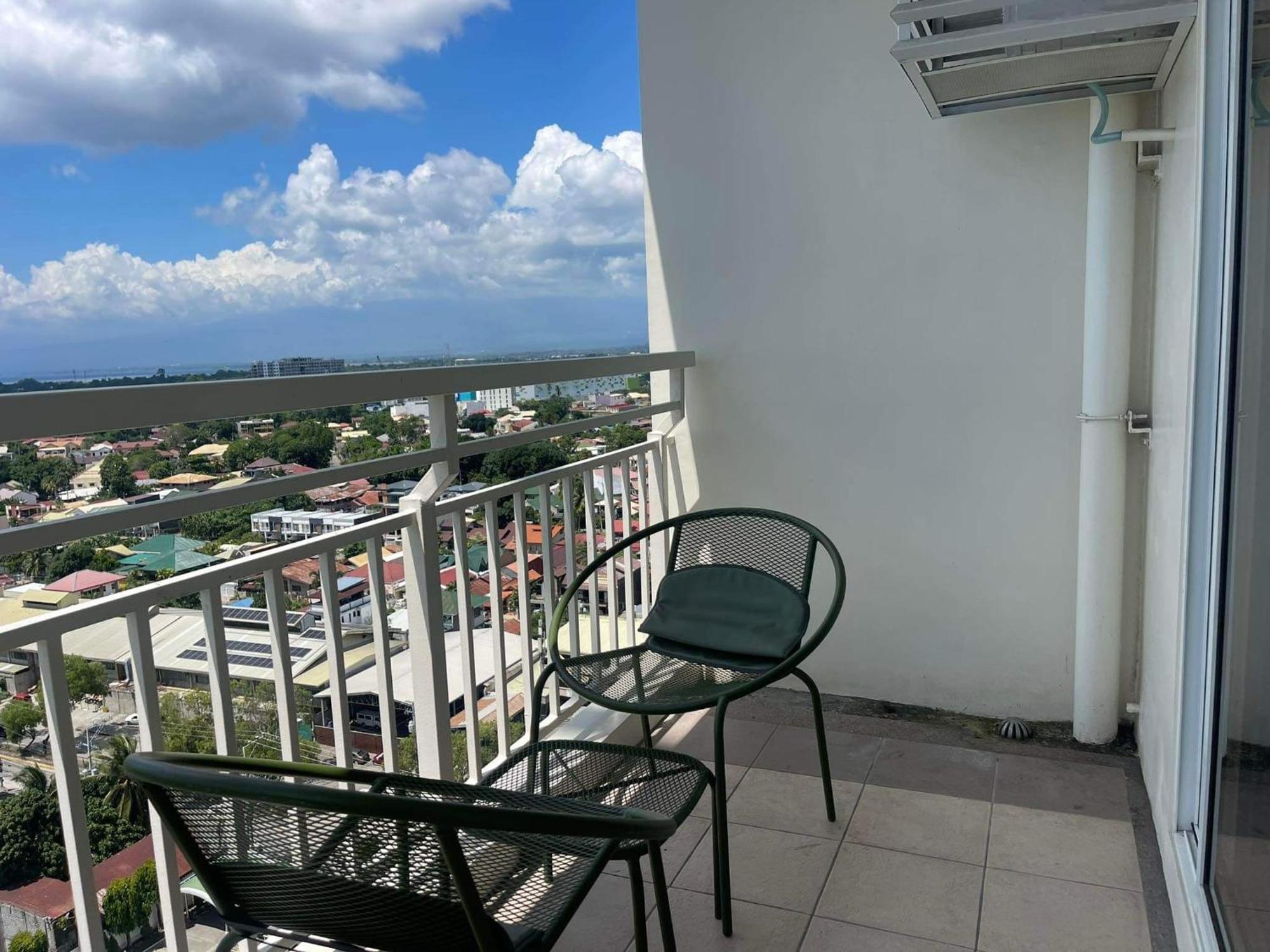 Verdon Parc Davao City With Balcony By Darpm Luaran gambar
