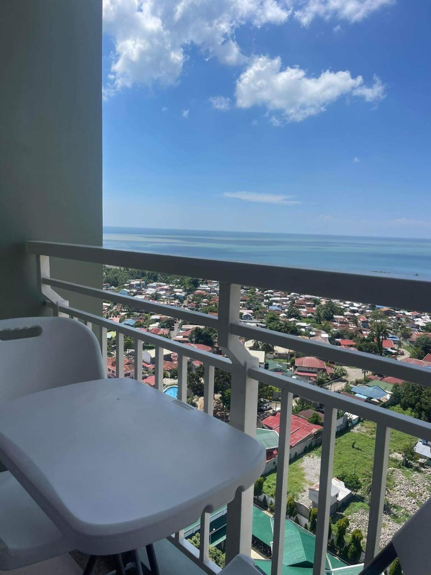 Verdon Parc Davao City With Balcony By Darpm Luaran gambar