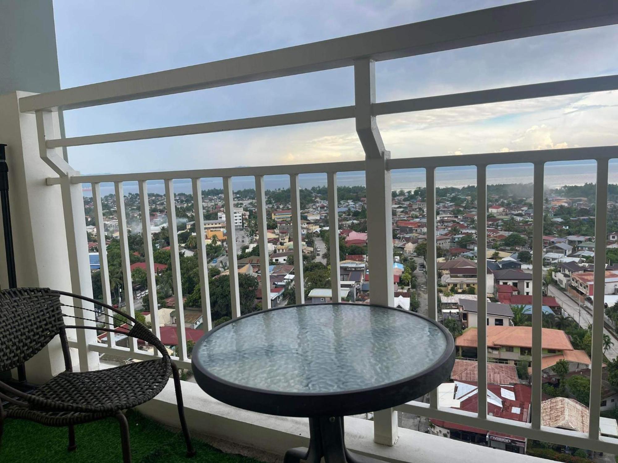 Verdon Parc Davao City With Balcony By Darpm Luaran gambar
