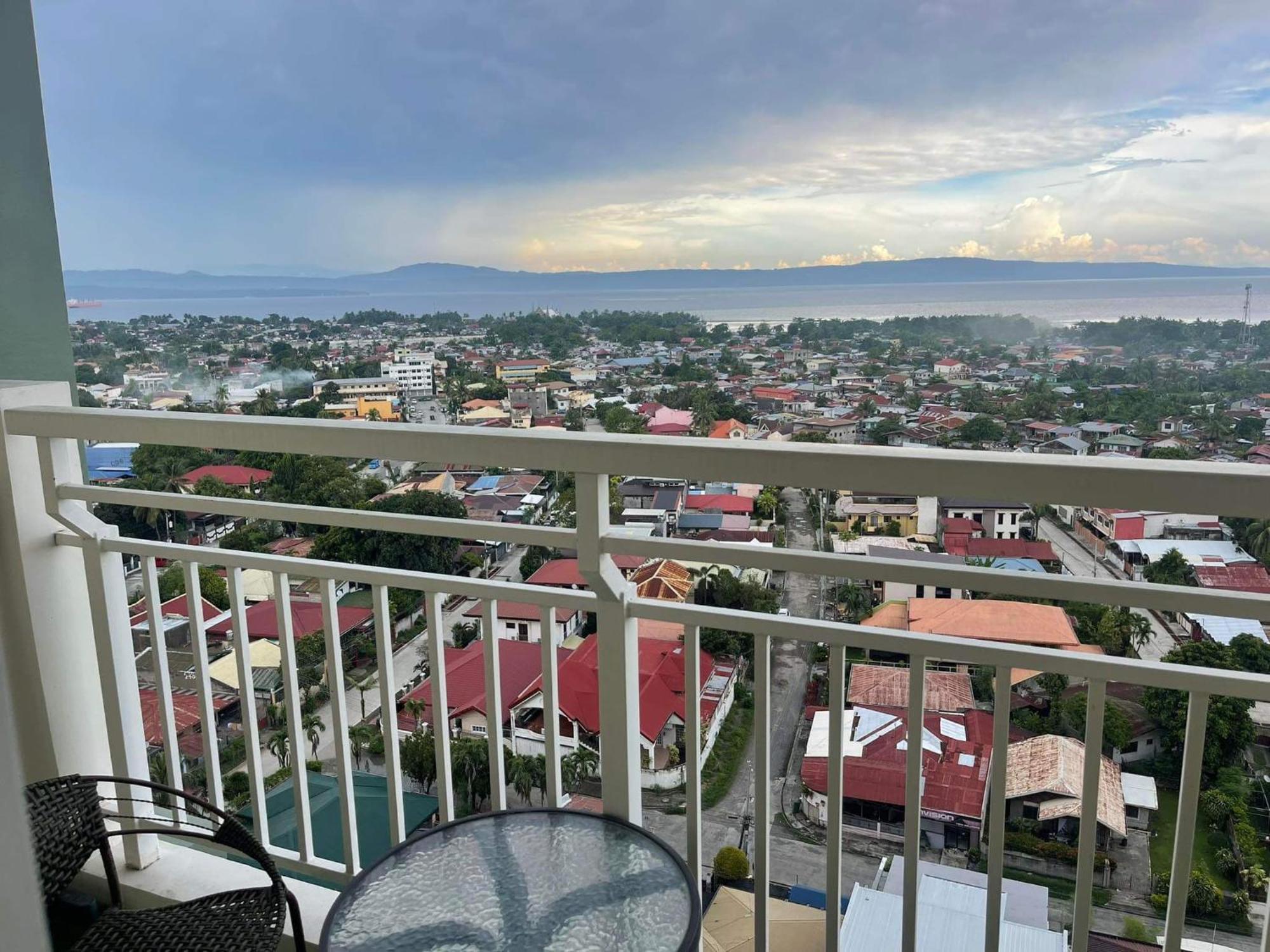 Verdon Parc Davao City With Balcony By Darpm Luaran gambar