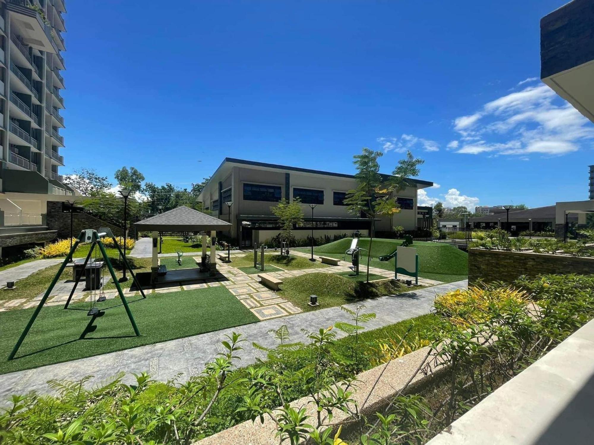 Verdon Parc Davao City With Balcony By Darpm Luaran gambar