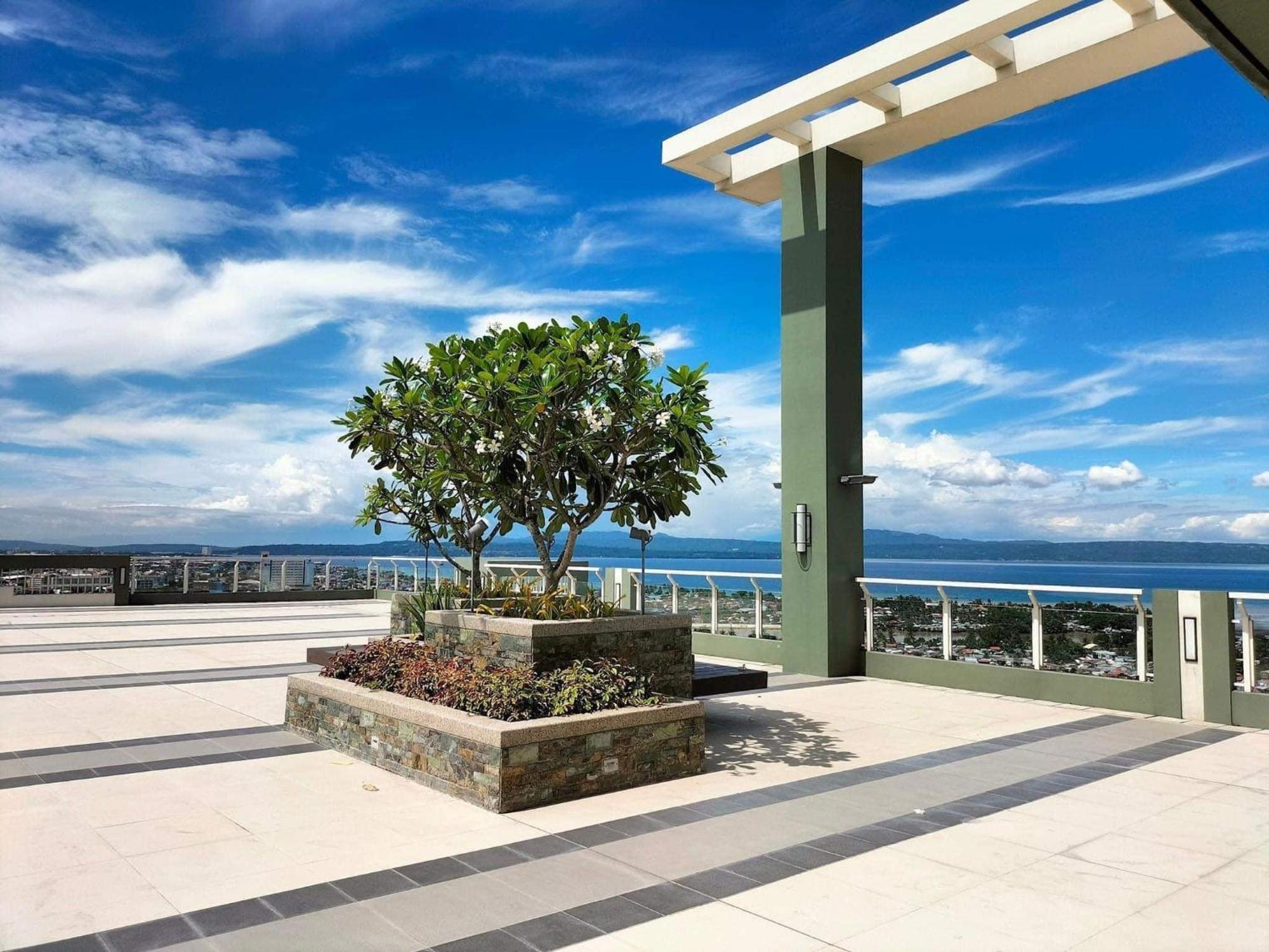Verdon Parc Davao City With Balcony By Darpm Luaran gambar