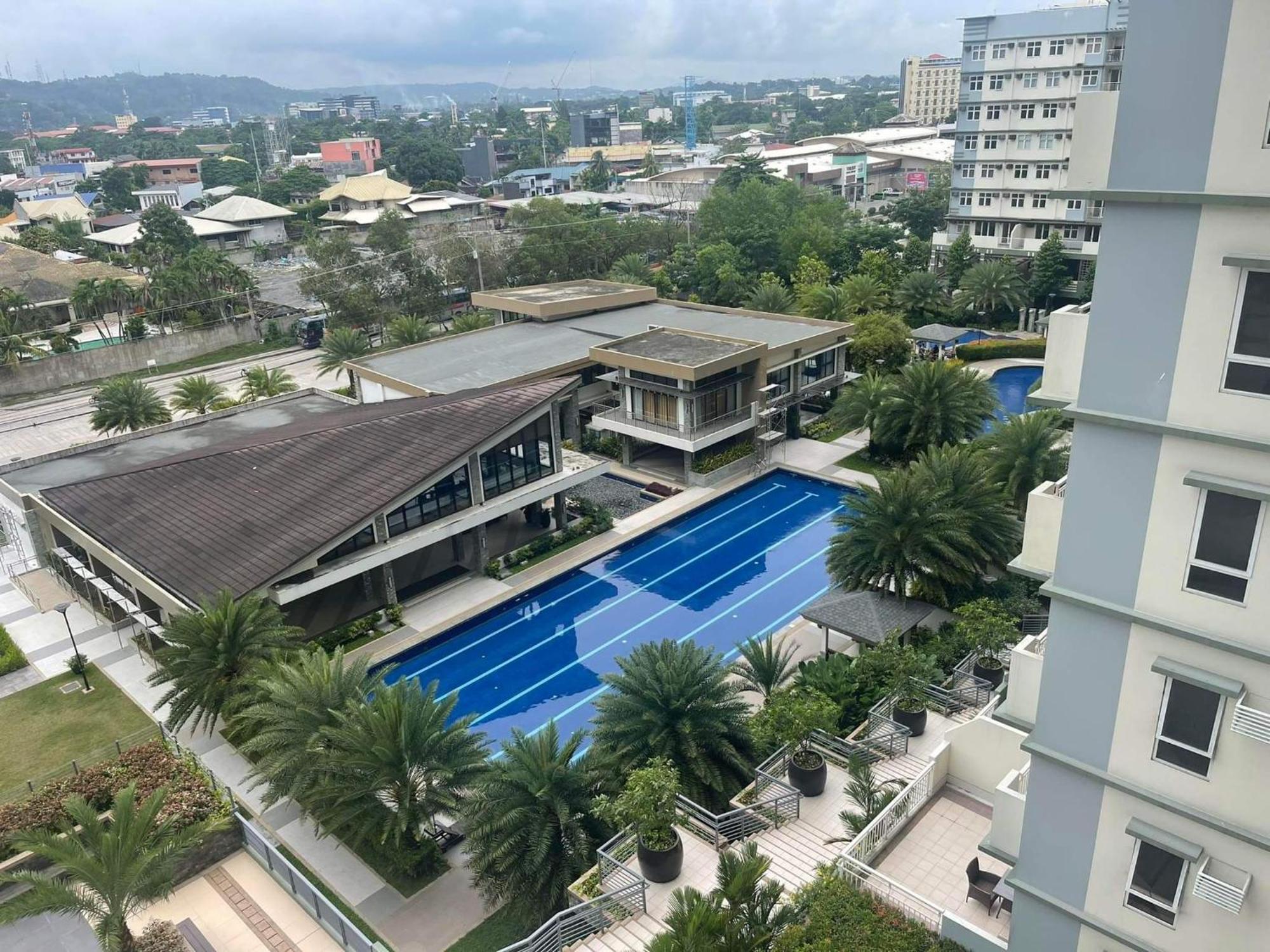 Verdon Parc Davao City With Balcony By Darpm Luaran gambar