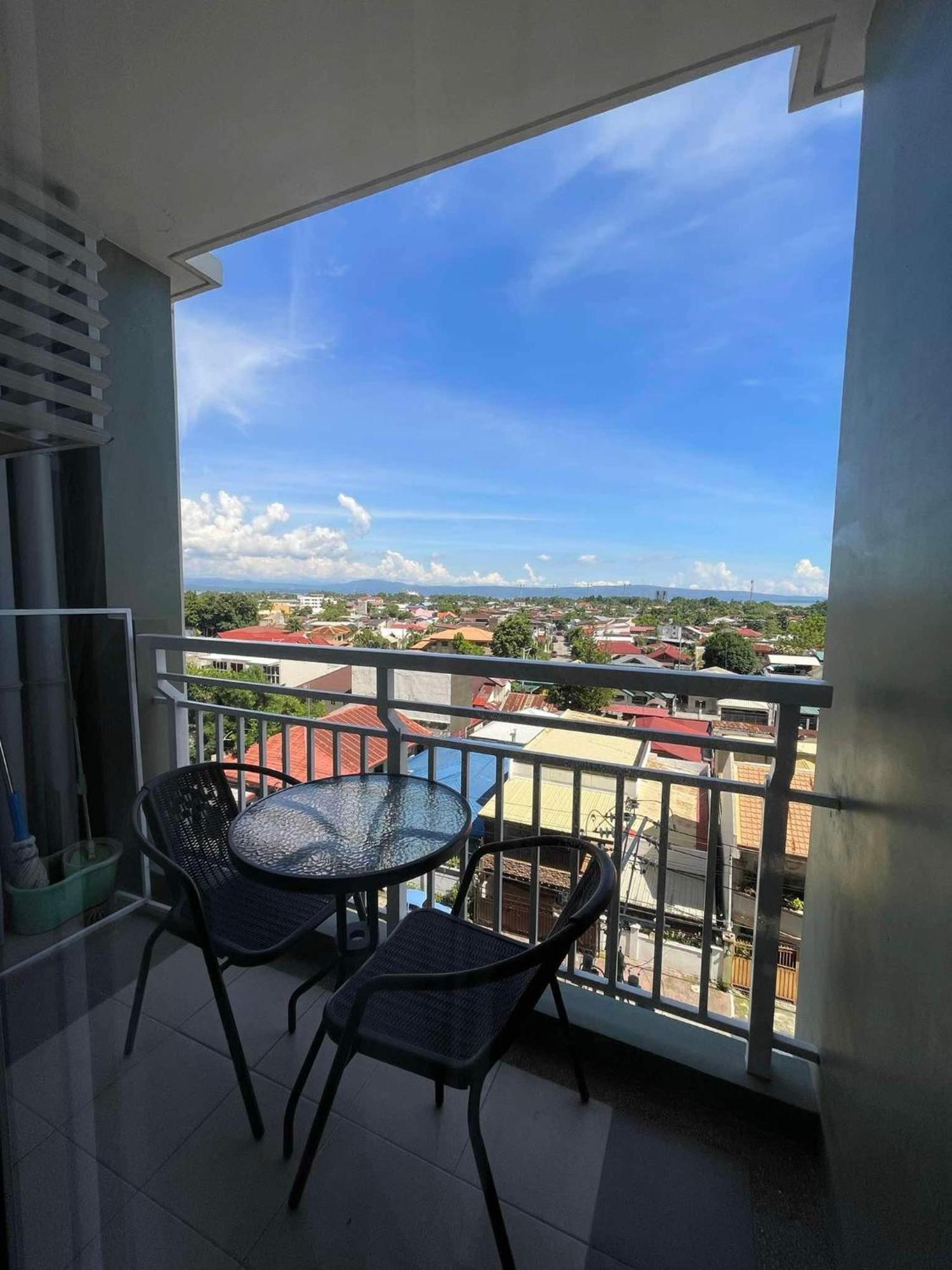 Verdon Parc Davao City With Balcony By Darpm Luaran gambar