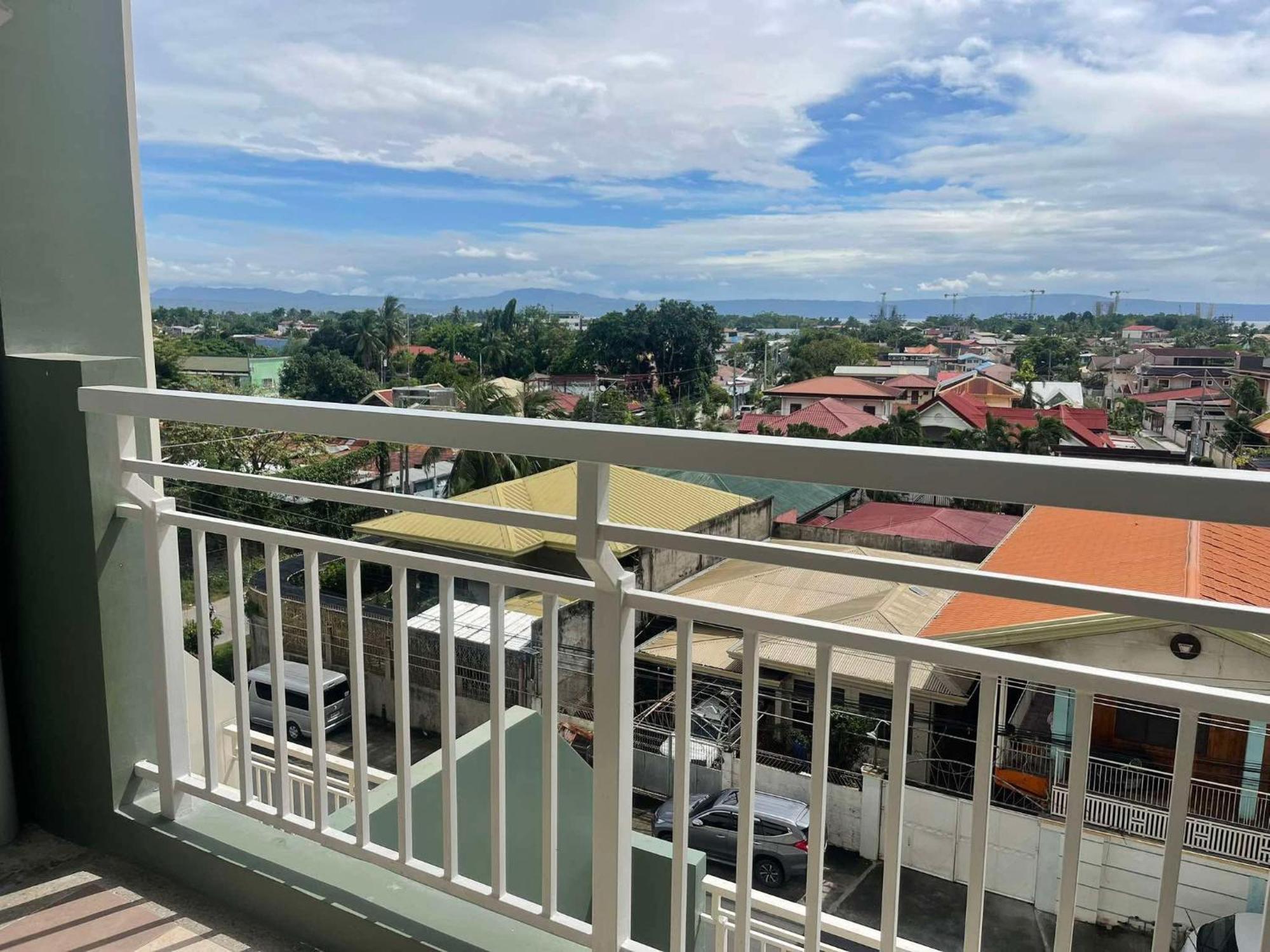 Verdon Parc Davao City With Balcony By Darpm Luaran gambar